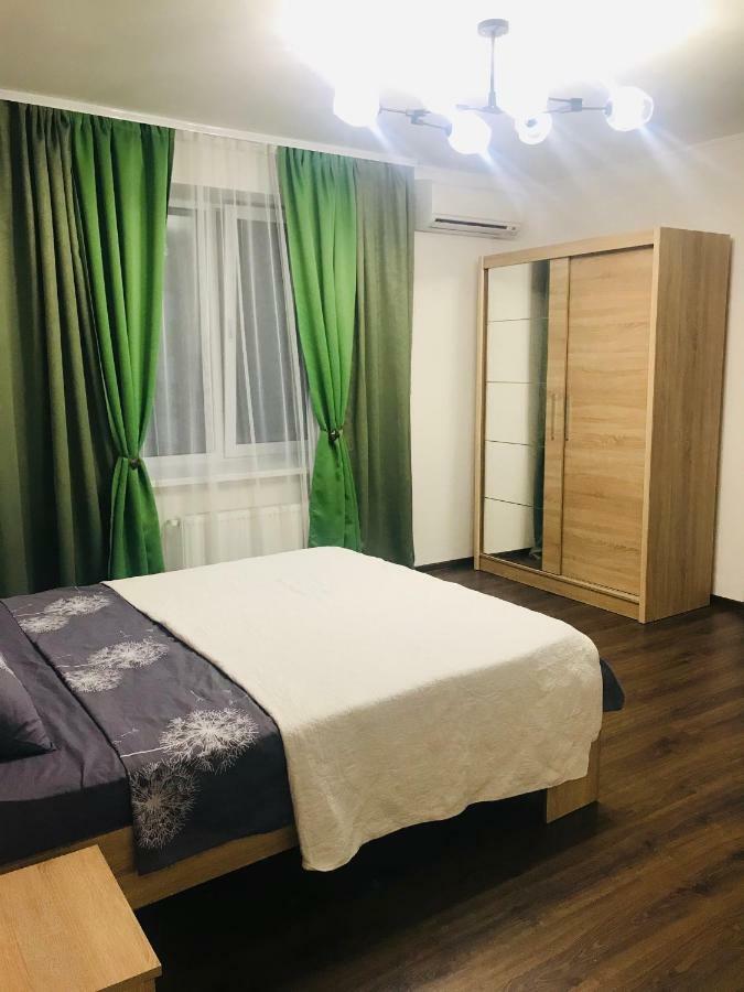 Naberezhna 10, Central Lutsk Apartamento Exterior foto