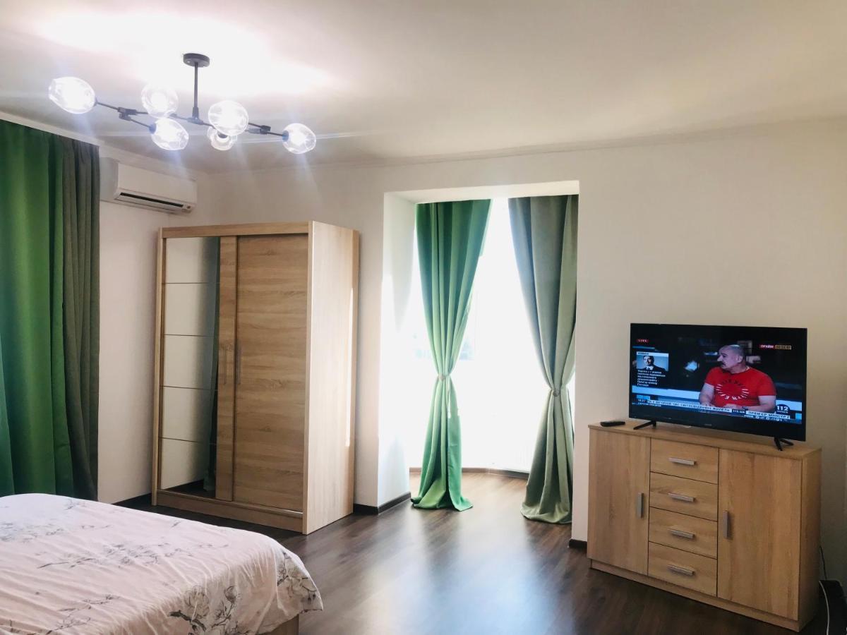 Naberezhna 10, Central Lutsk Apartamento Exterior foto
